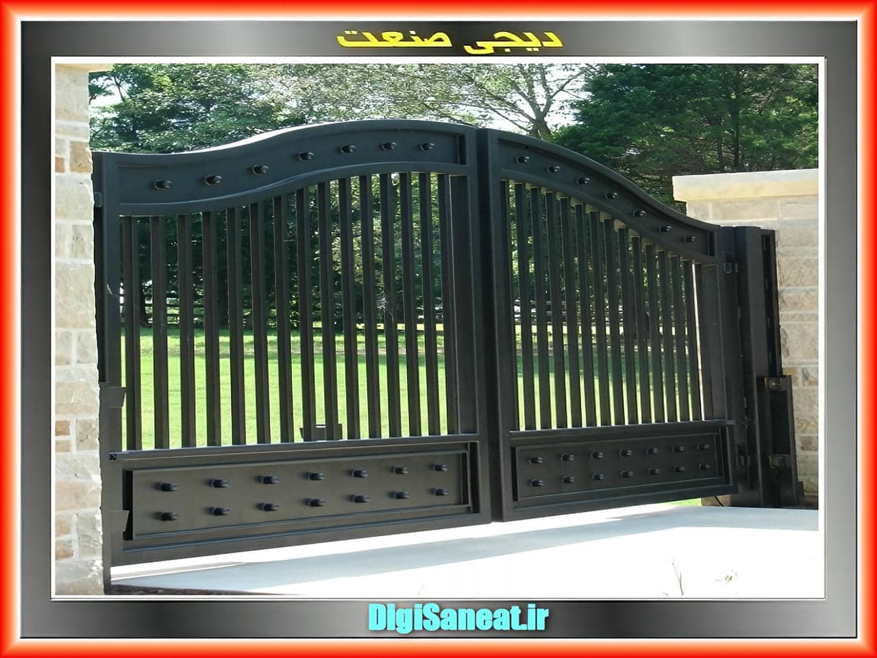 جلوه ی زیبایی با رنگ های مناسب در درب آهنی