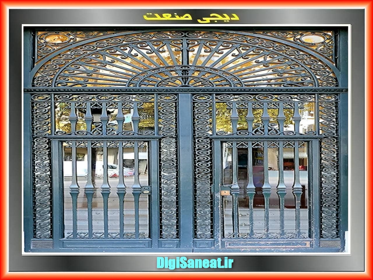 درب آهنی با قفل ها و مکانیزم های امنیتی