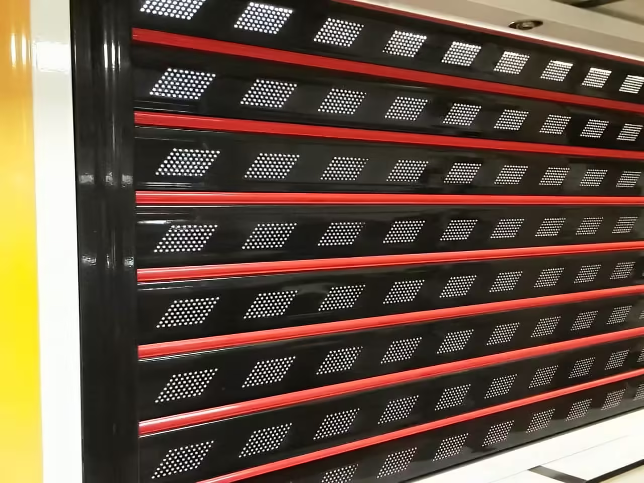 نصب کرکره برقی پارکینگ نصب کرکره برقی پارکینگ