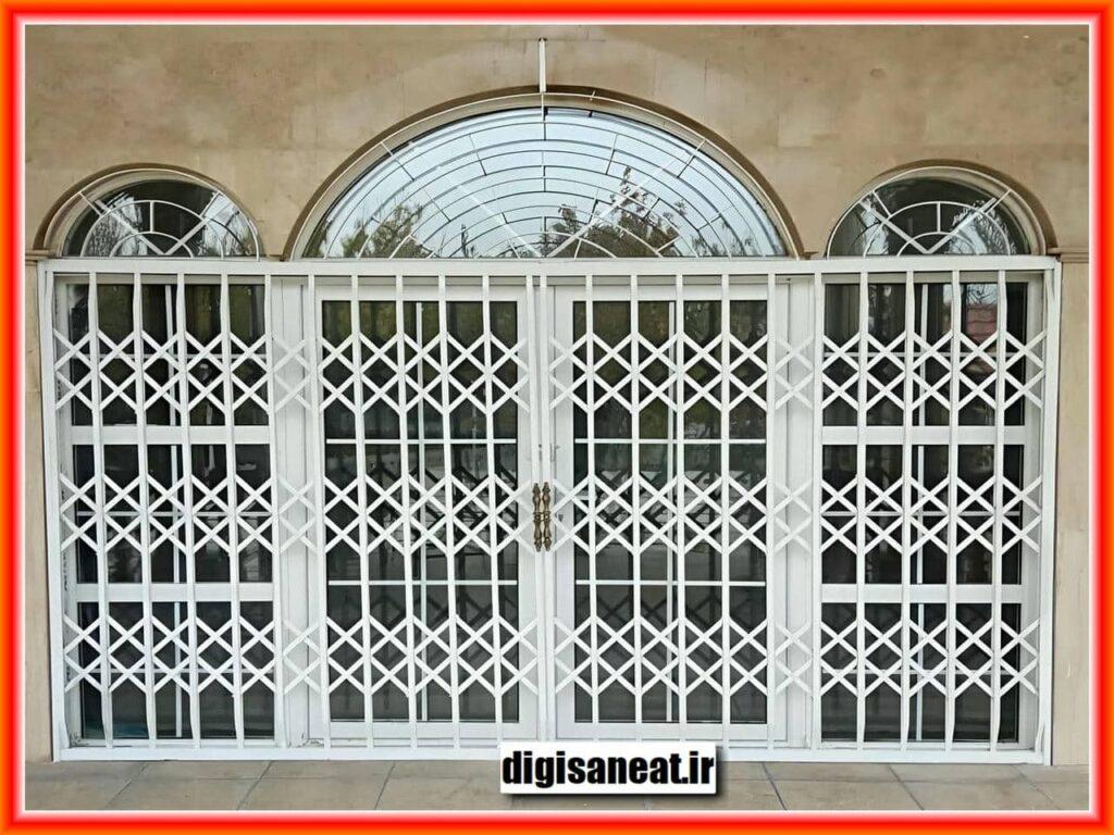 حفاظ درب آکاردئونی در زاهدان