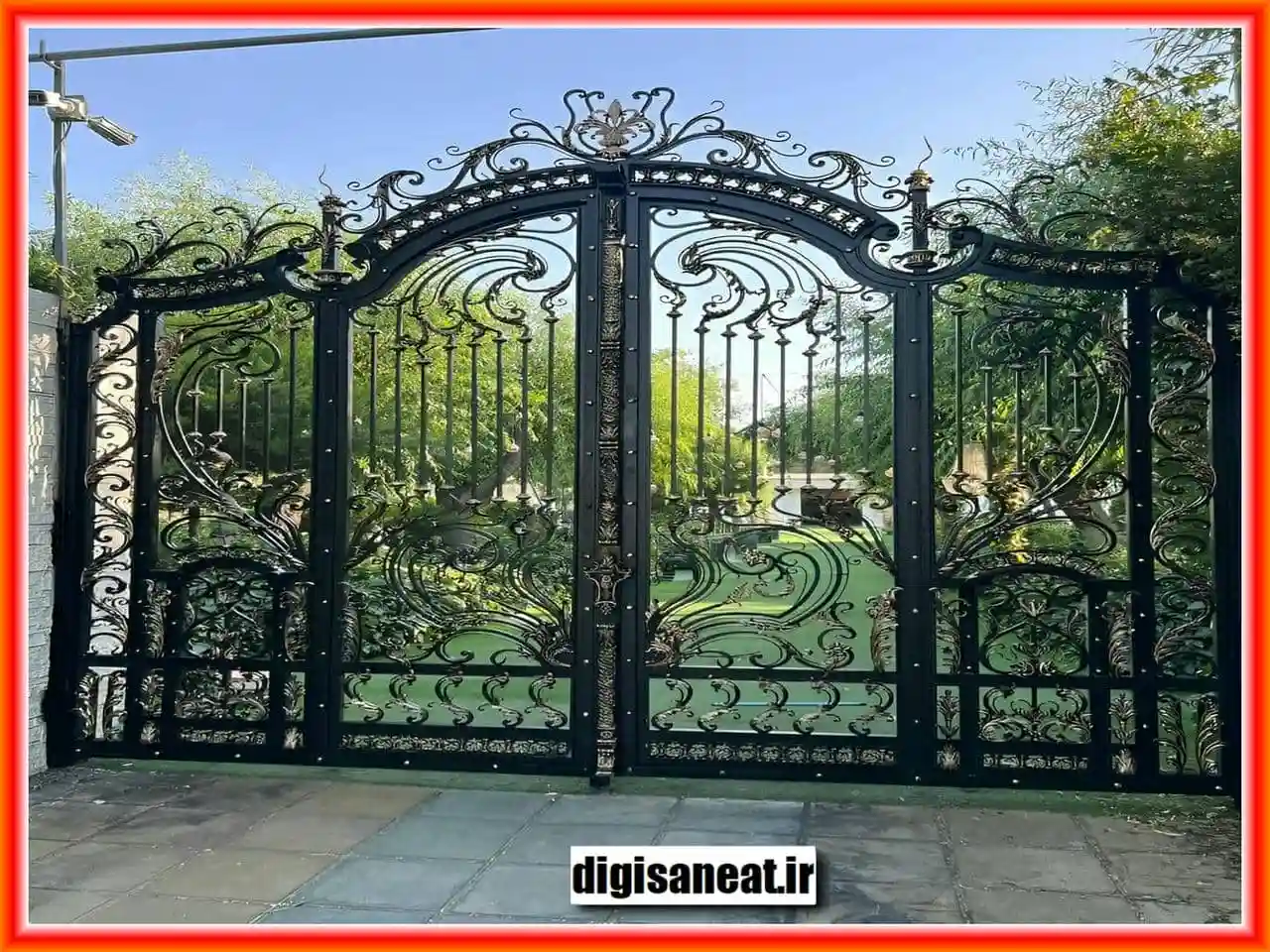 درب فرفورژه شیک برای حیاط ویلایی