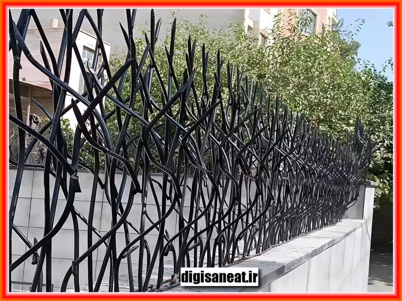 حفاظ روی دیوار خانه های ویلایی