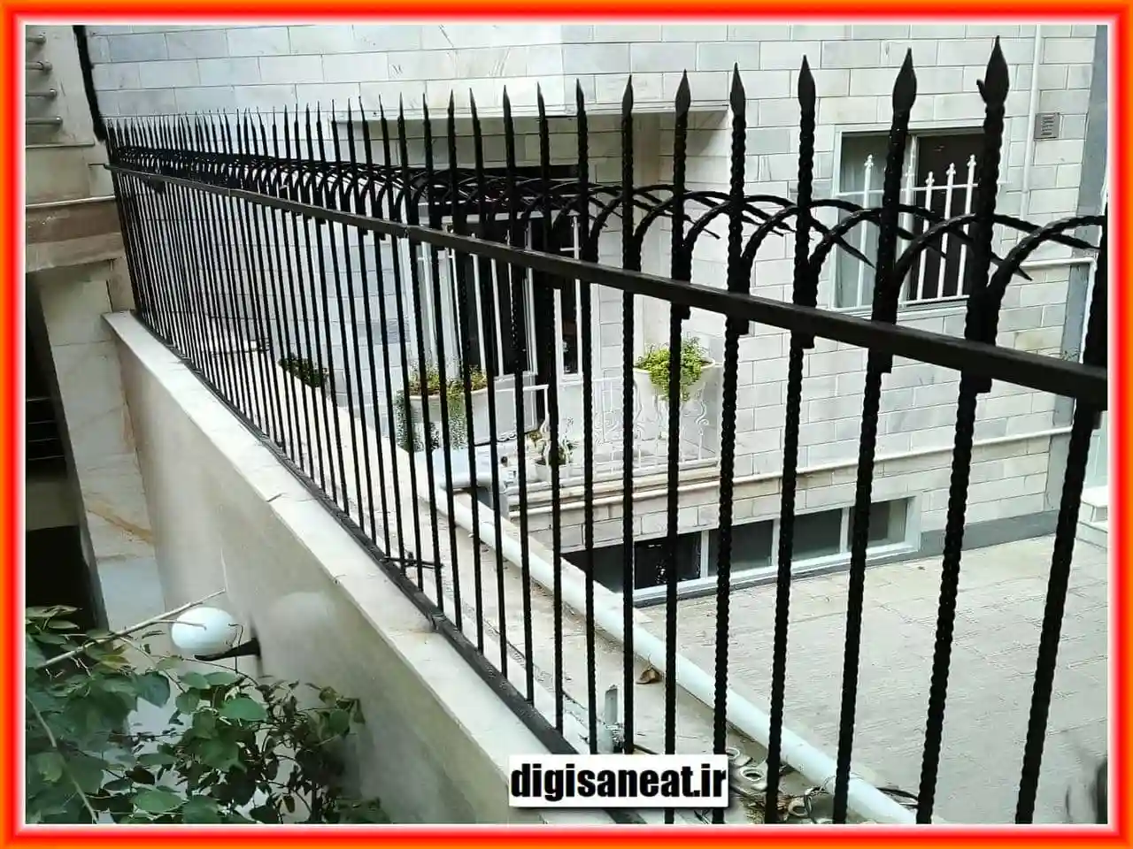 حفاظ نرده آهنی دیوار در بندر گناوه