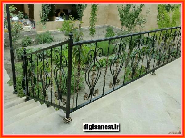 نرده فلزی تراس با قوطی ساده