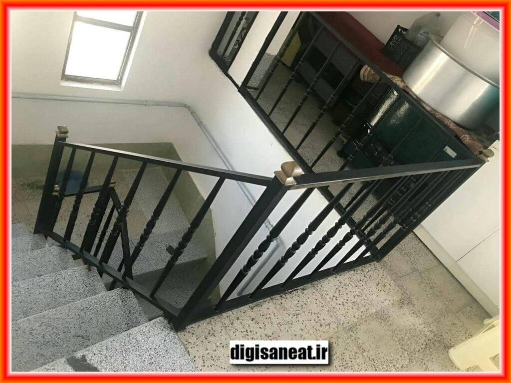 نرده فلزی راه پله با قوطی ساده