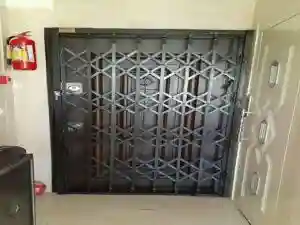 حفاظ درب ورودی خانه