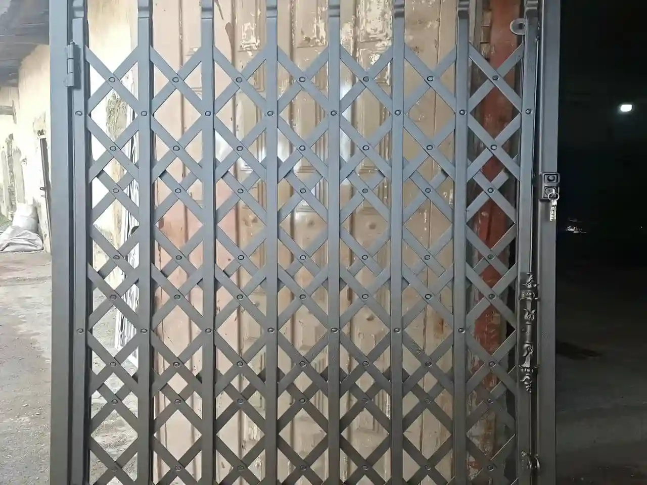 مراحل نصب درب آکاردئونی مراحل نصب درب آکاردئونی