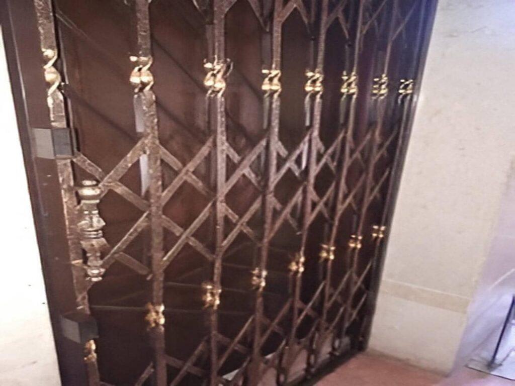 مشخصات حفاظ آکاردئونی درب ورودی خانه مشخصات حفاظ آکاردئونی درب ورودی خانه