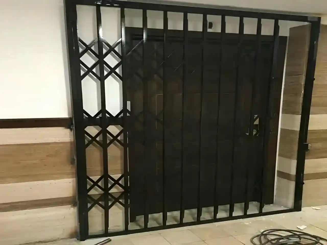 درب آکاردئونی ضد سرقت: انتخابی مناسب برای درب‌های ورودی