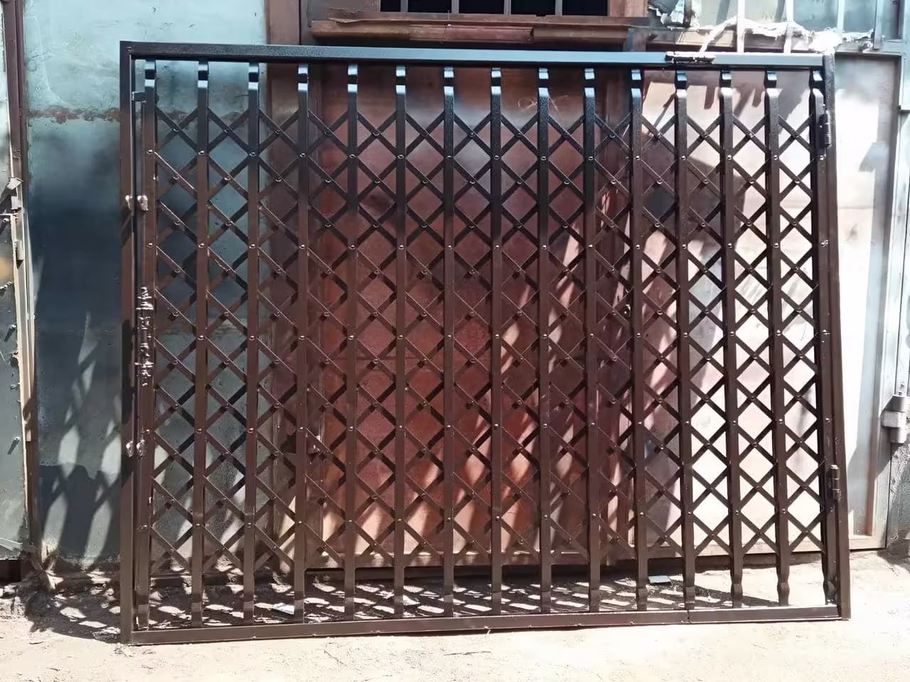 مراحل قبل از نصب درب آکاردئونی