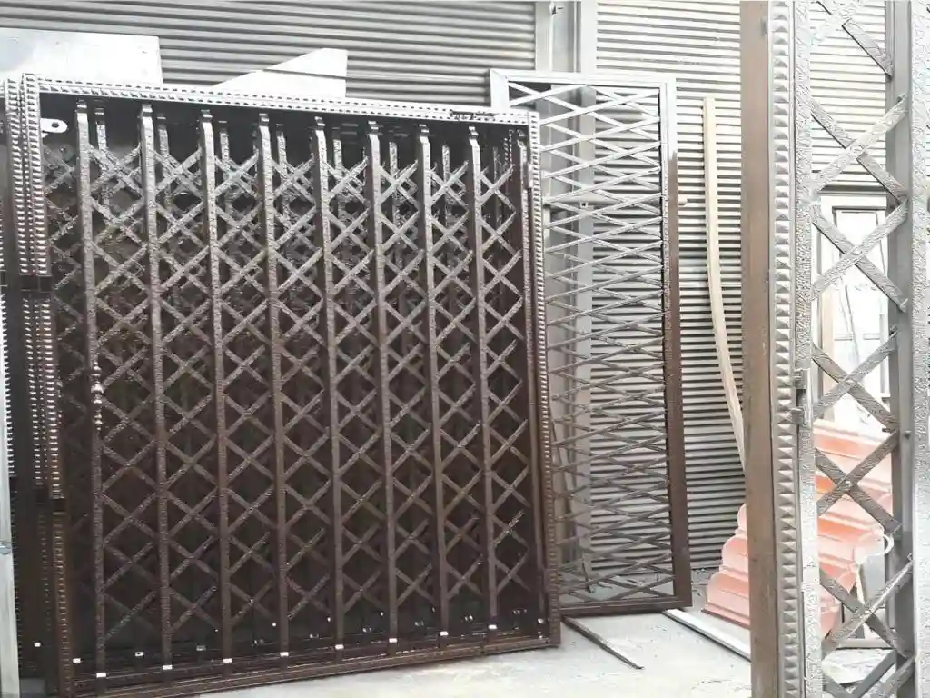 مزایای استفاده از حفاظ آکاردئونی برای درب ورودی خانه مزایای استفاده از حفاظ آکاردئونی برای درب ورودی خانه