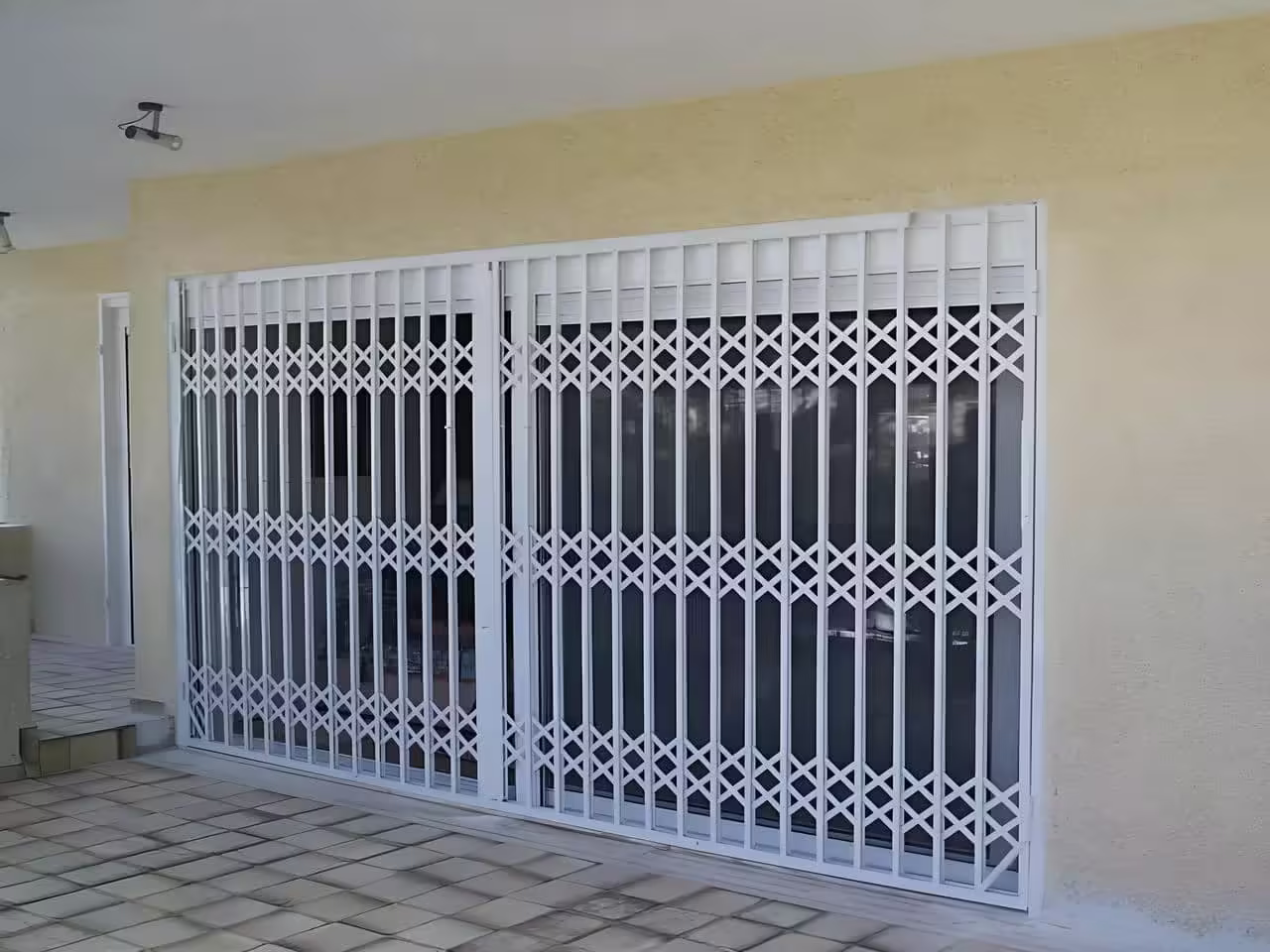 درب آکاردئونی داخل منزل | دیجی صنعت درب آکاردئونی داخل منزل