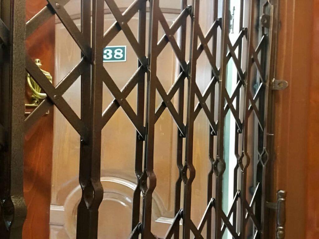 حفاظ آهنی ساختمان در محله تهرانپارس