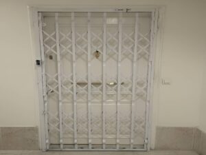 حفاظ آهنی درب آپارتمان