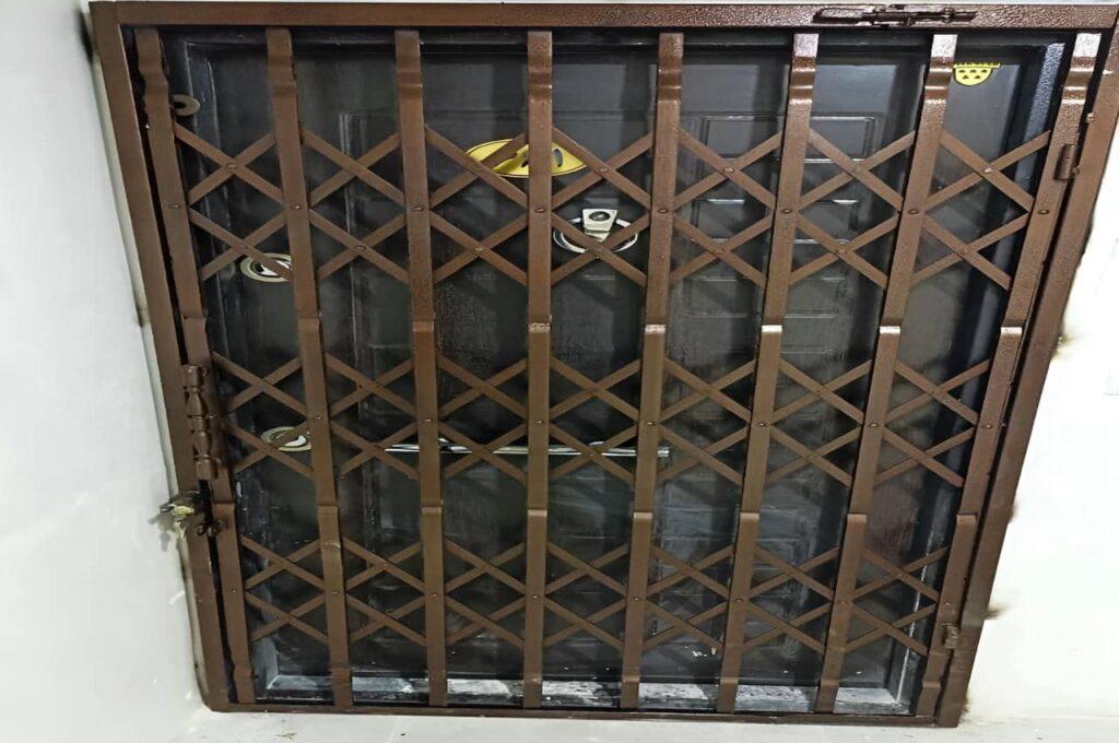 طراحی مدرن و کاربردی درب آکاردئونی برای دفاتر شرکت