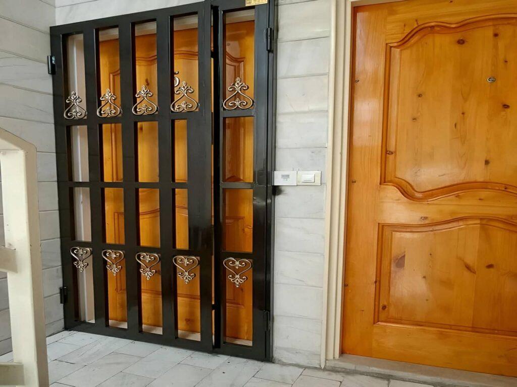 حفاظ درب آپارتمان لولایی