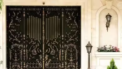 درب آهنی جنوبی ساختمان