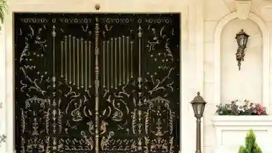 درب آهنی جنوبی ساختمان