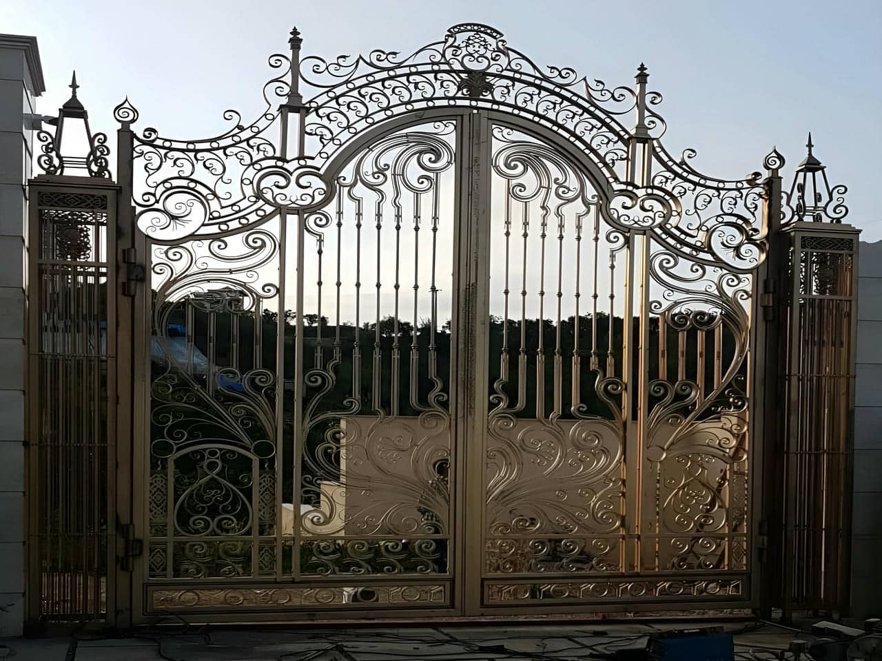 مراحل نصب درب حیاط و ویلا