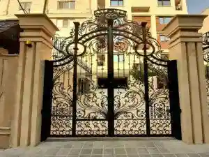 درب ورودی ویلا در شمال