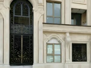 درب حیاط ویلایی در شیراز