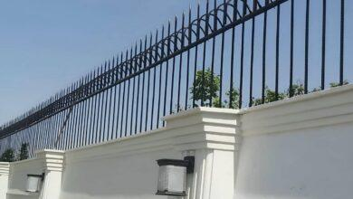 حفاظ آهنی روی دیوار منزل