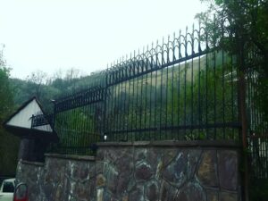بهترین حفاظ روی دیوار