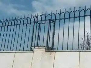 حفاظ فلزی دیوار حیاط ویلا