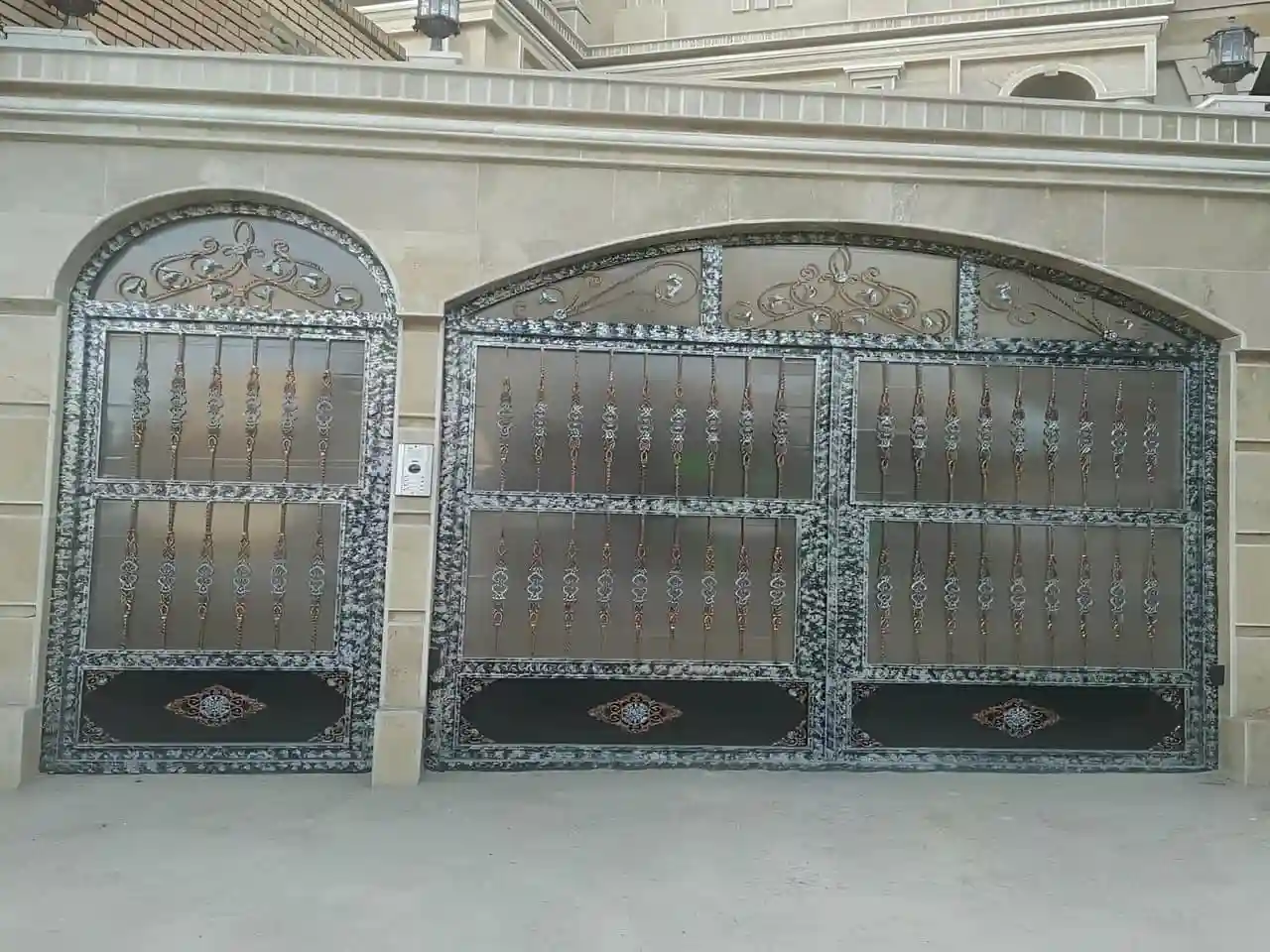 درب آهنی کلاسیک دست دوم: ارزش خرید ندارد