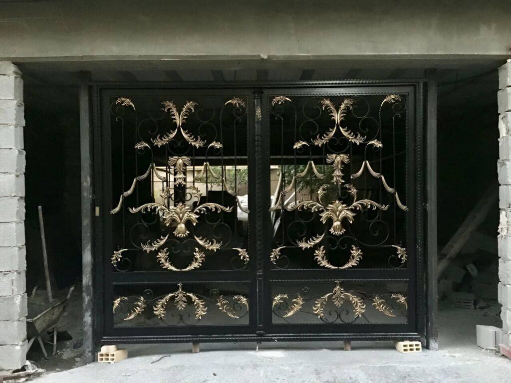 درب‌های آهنی برای حیاط‌های ساختمان جنوبی