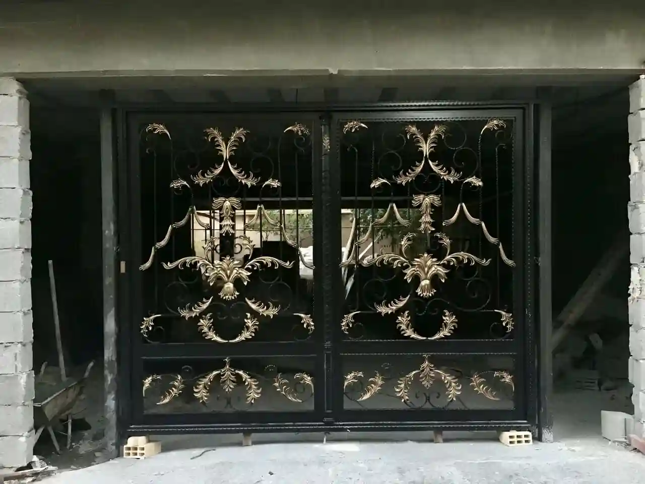 درب‌های آهنی برای حیاط‌های ساختمان جنوبی