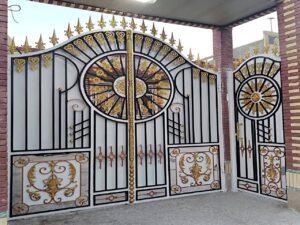 تولید کننده در آهنی ورودی ساختمان