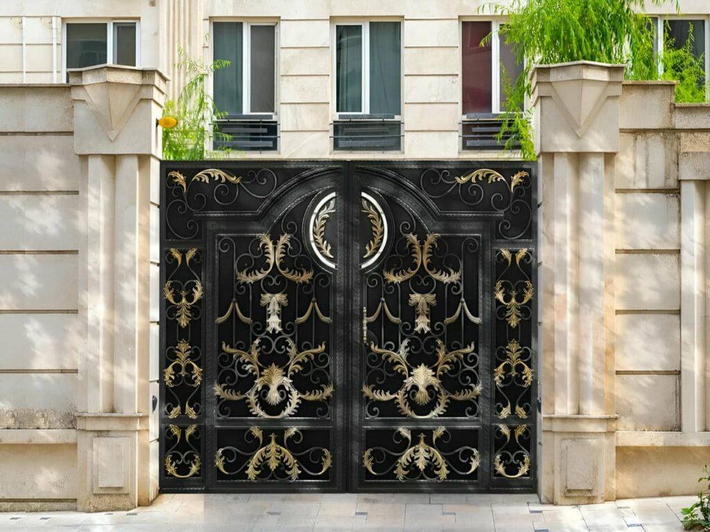 مدل&zwnj;های مختلف درب حیاط طرح دار