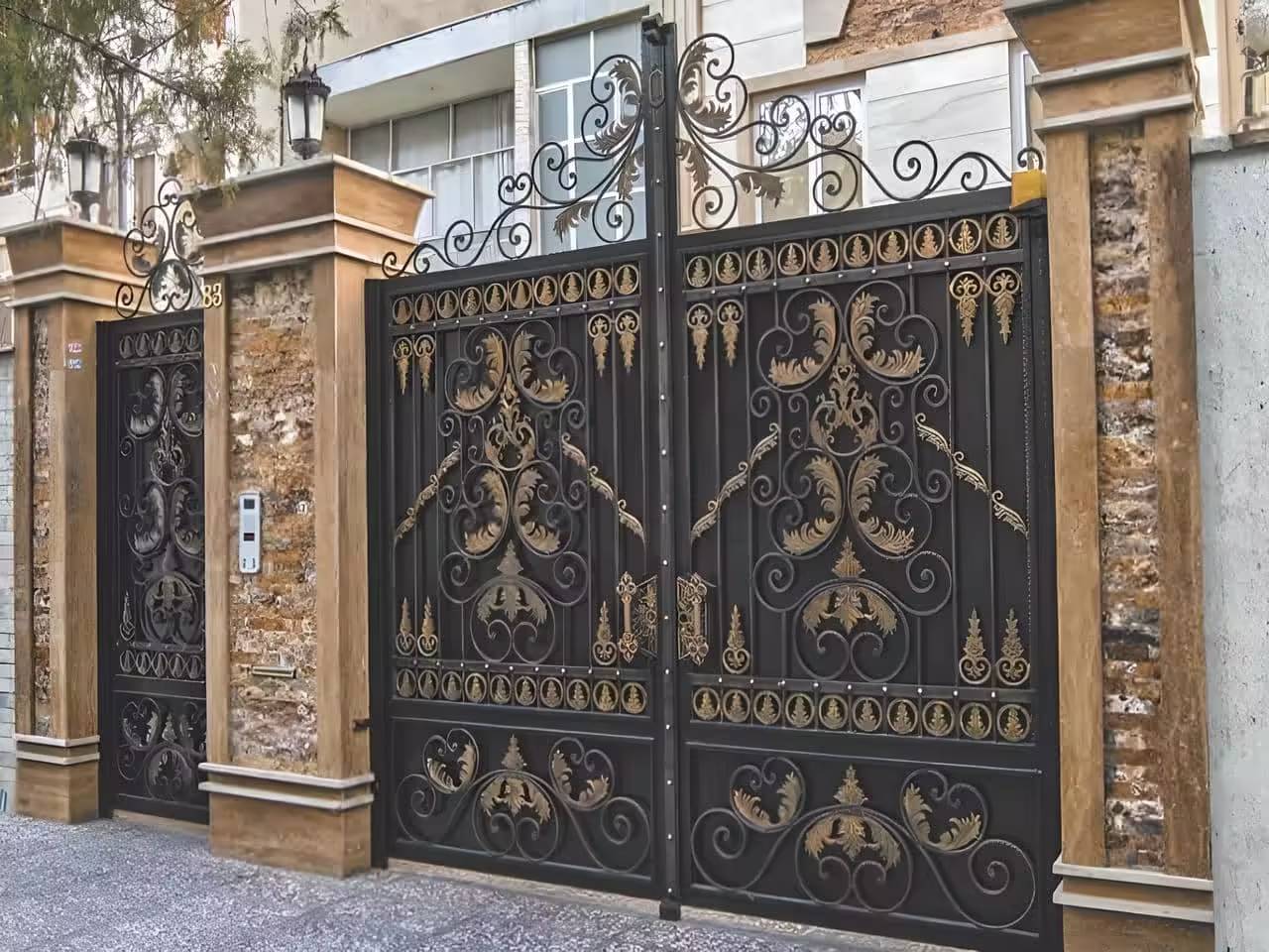 درب آهنی در پردیس