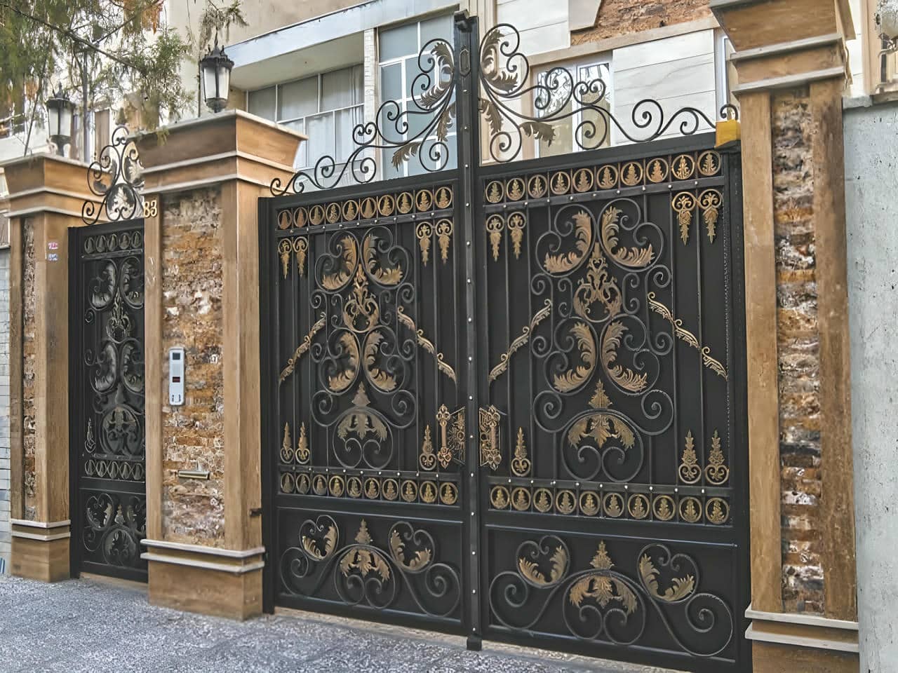 درب آهنی در پردیس