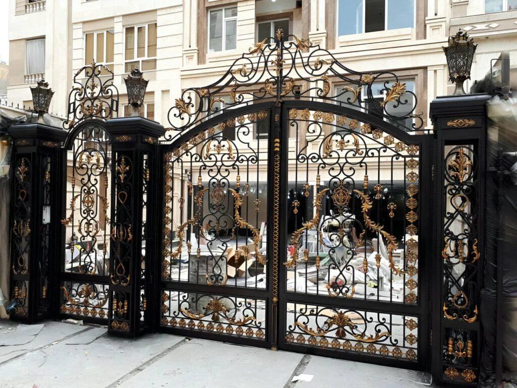 درب آهنی ماشین رو فرفورژه درب آهنی ماشین رو فرفورژه