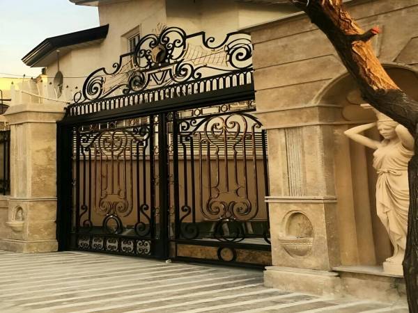درب حیاط ویلایی در اصفهان