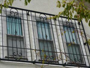 حفاظ پنجره فرفورژه