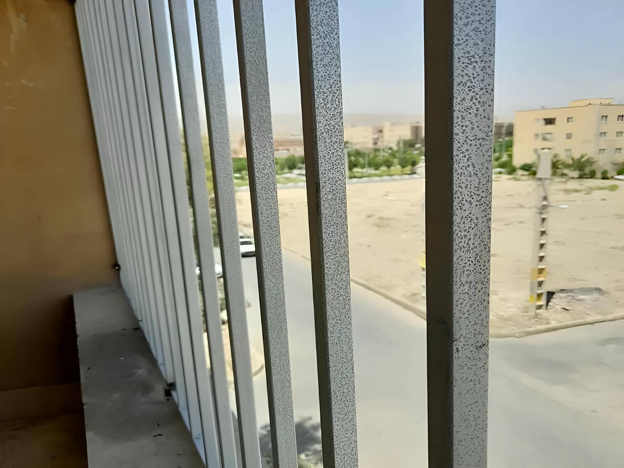 حفاظ پنجره از داخل | دیجی صنعت حفاظ پنجره از داخل