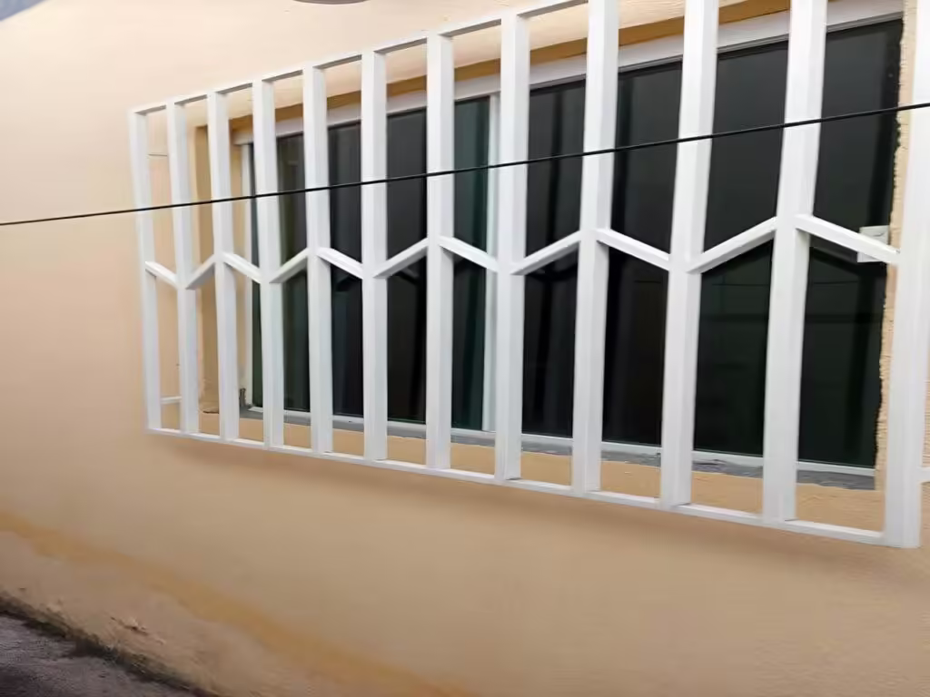 حفاظ آهنی ساختمان در بندر ترکمن