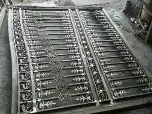 حفاظ آهنی در میدان هروی