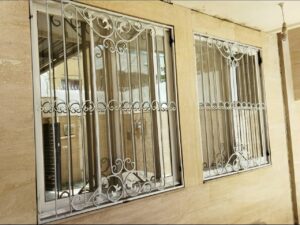 حفاظ آهنی در باغ فردوس