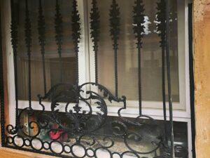 حفاظ آهنی در محله شهران