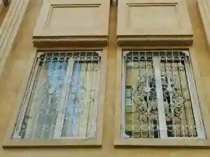 نصب حفاظ آهنی برای امنیت ساختمان