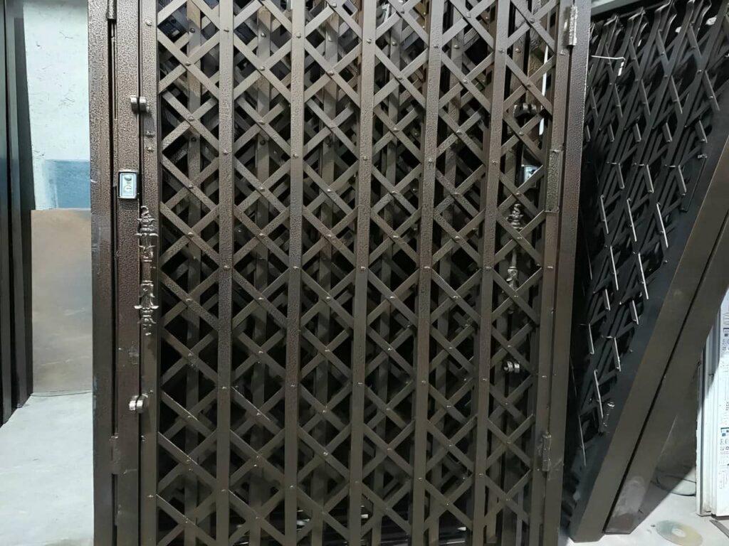 رنگ درب و حفاظ آکاردئونی