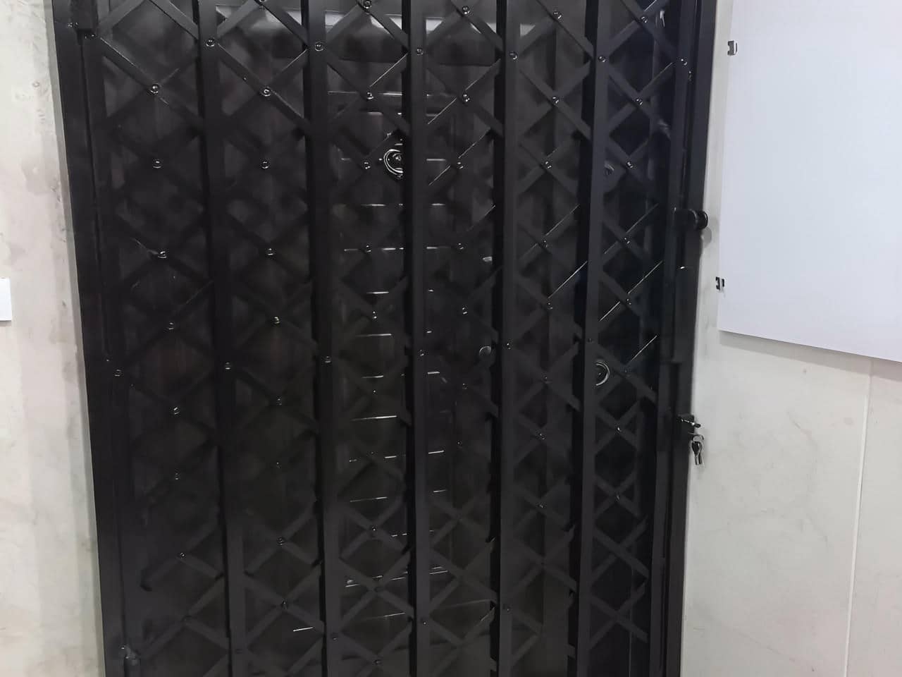 حفاظ آهنی ساختمان در محله شهرک چیتگر | دیجی صنعت حفاظ آهنی ساختمان در محله شهرک چیتگر