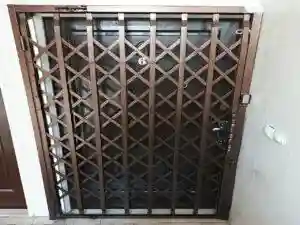 حفاظ آهنی در بازار تهران