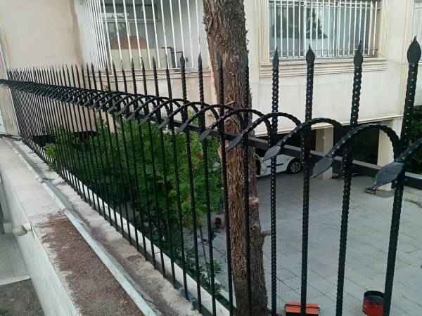 حفاظ آهنی ساختمان در محله ستاری