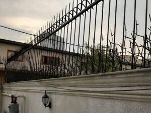 حفاظ آهنی در بزرگراه صدر