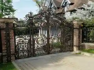 درب حیاط آهنی